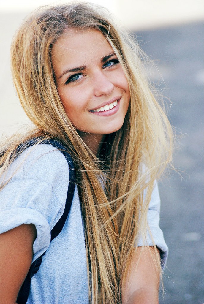 687x1024, 186 Kb / Блондинка, улыбка, голубоглазая, синеглазая, Alexandra, Burimova, Александра, Саша, Буримова