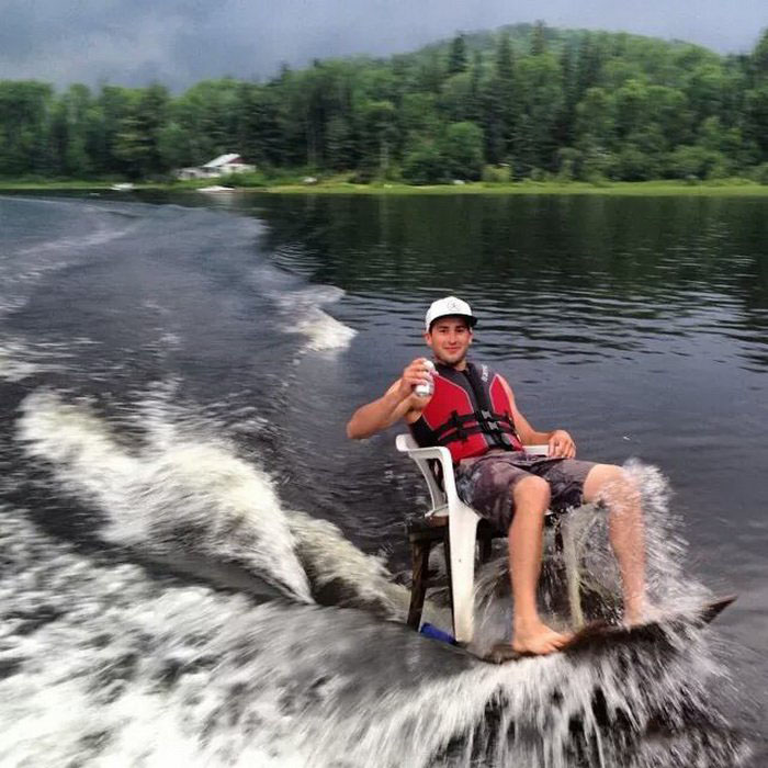 700x700, 125 Kb / кресло, стул, вода, озеро, покатушки