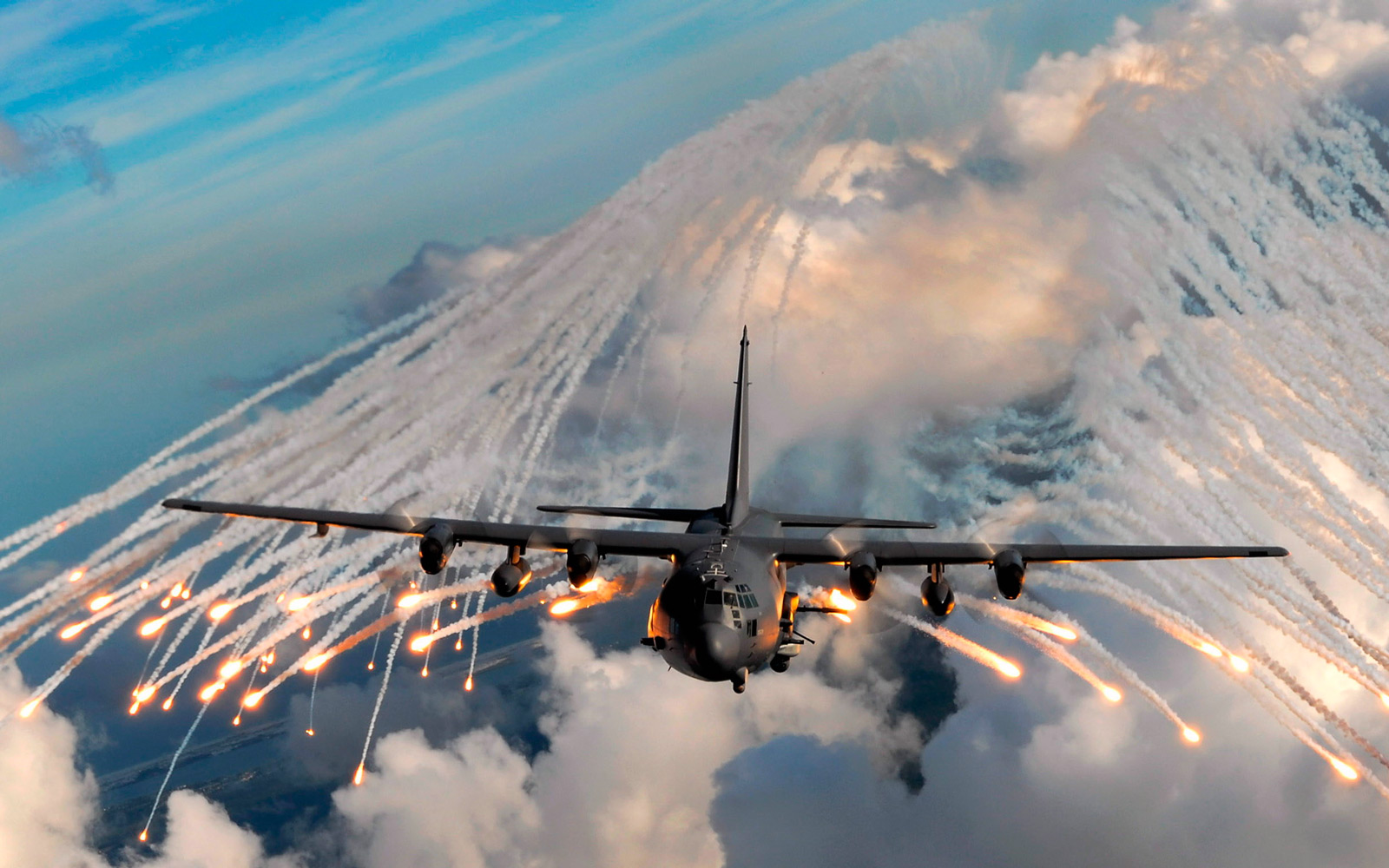 1600x1000, 338 Kb / самолет, ракеты, облака, небо, дым