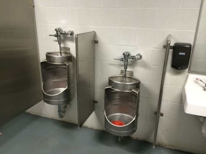 700x525, 39 Kb / писуар, кег, туалет