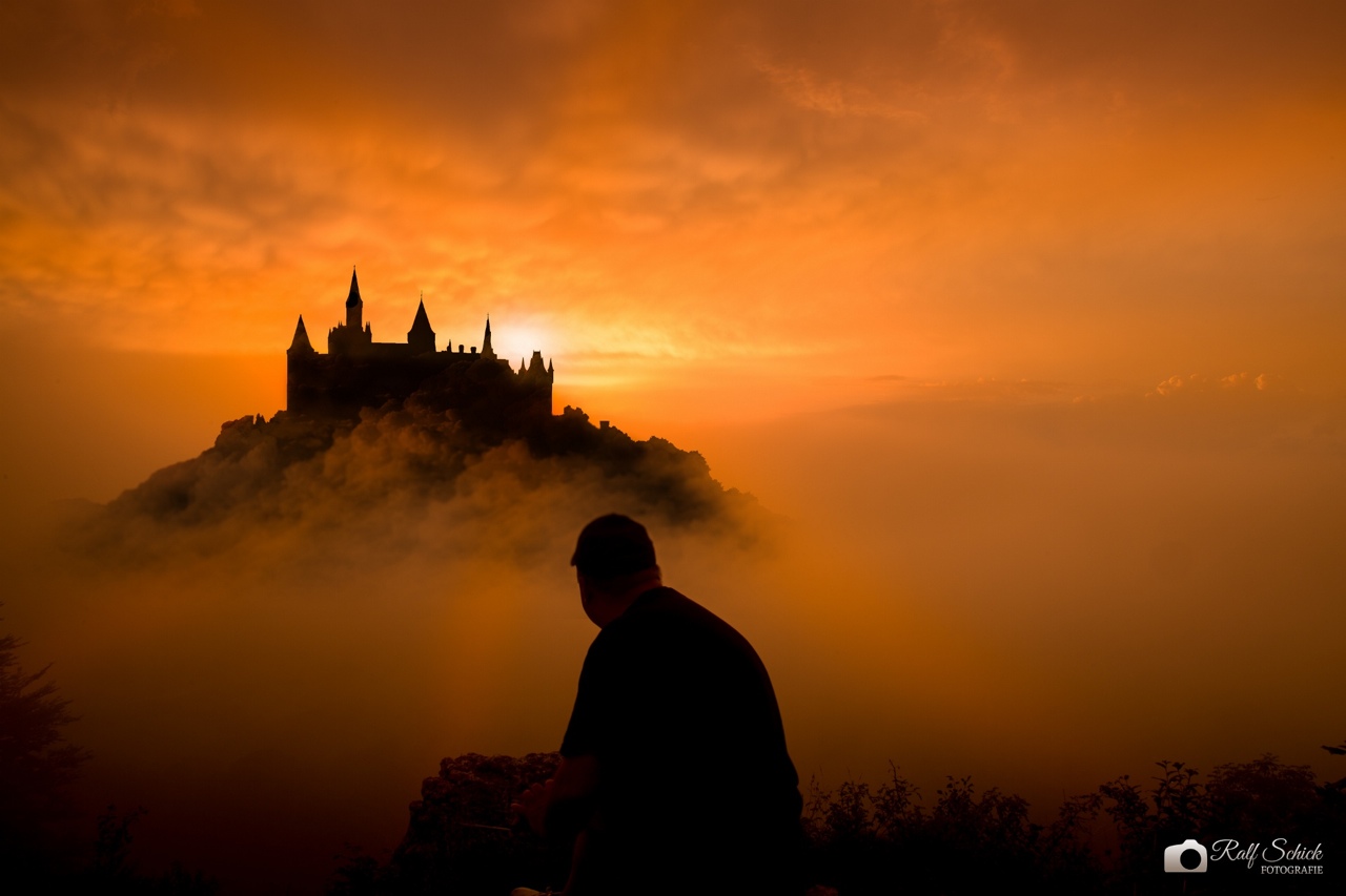 1280x853, 165 Kb / Замок, туман, закат, восход, человек