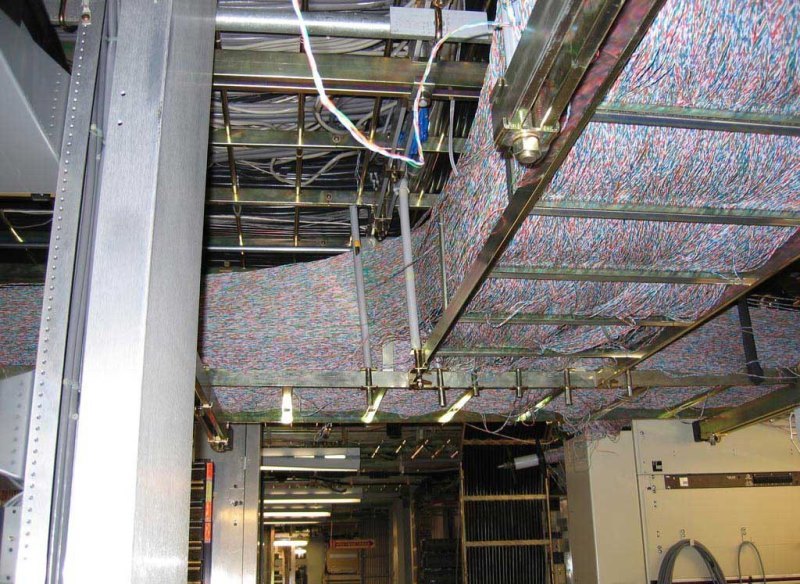 800x584, 140 Kb / провода, лотки, технология