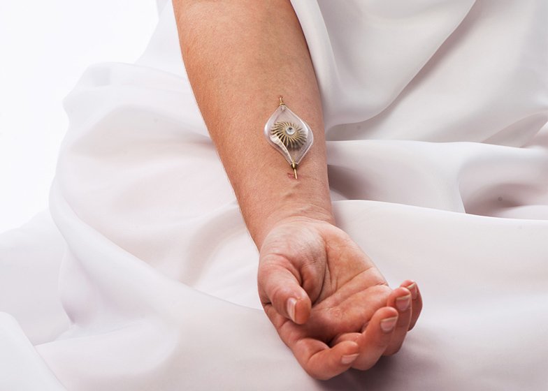 784x560, 36 Kb / рука, вена, украшение, кровавый мост, инъекция, Naomi izhner