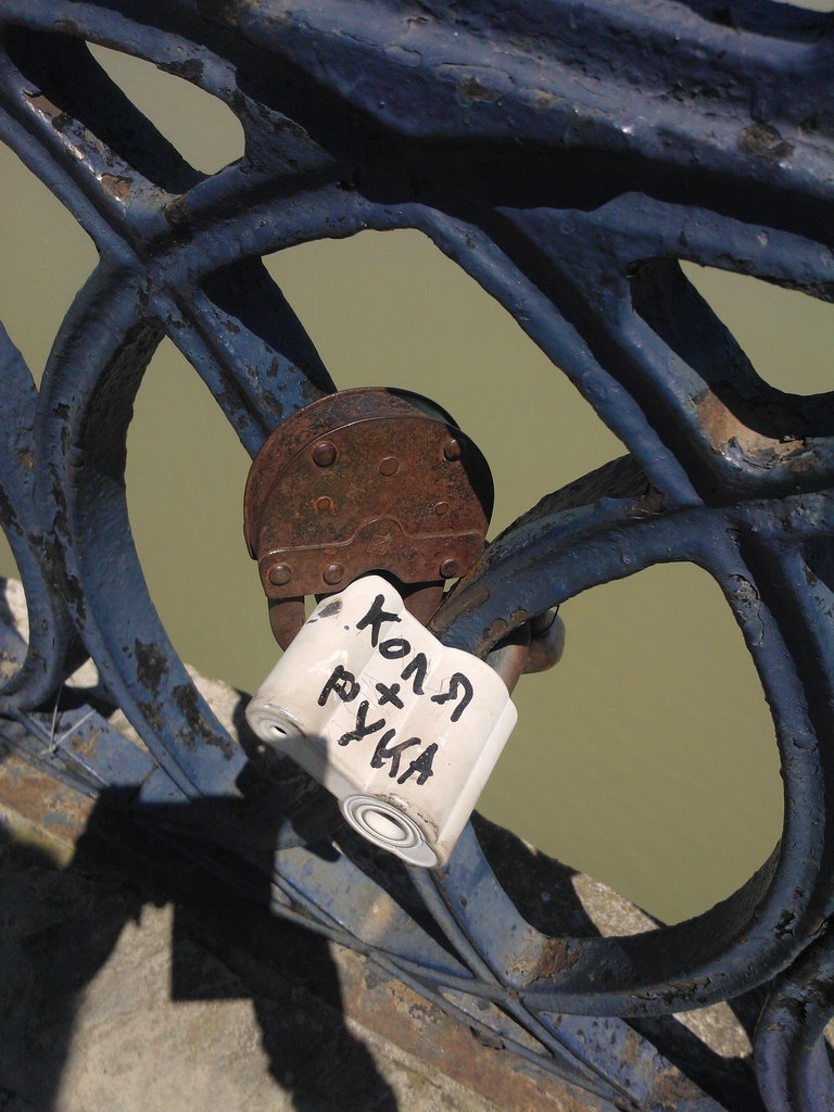 768x1024, 146 Kb / коля, рука, замок, забор, надпись