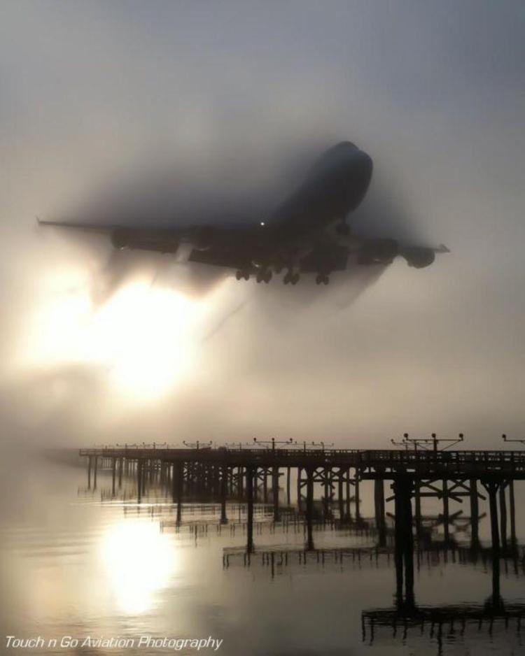 750x938, 43 Kb / Туман, самолёт, пирс, взлёт