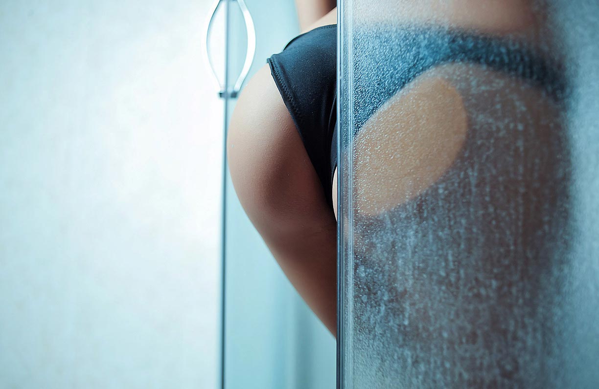 1224x796, 93 Kb / шмидт, попа, черные трусы, душ, капли