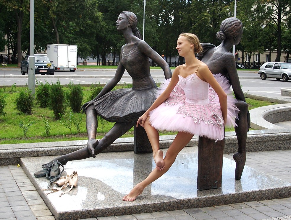 984x746, 228 Kb / балерины, памятник, минск