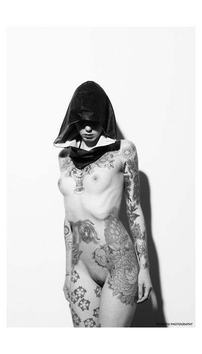 400x700, 45 Kb / тату, капюшон, ч/б