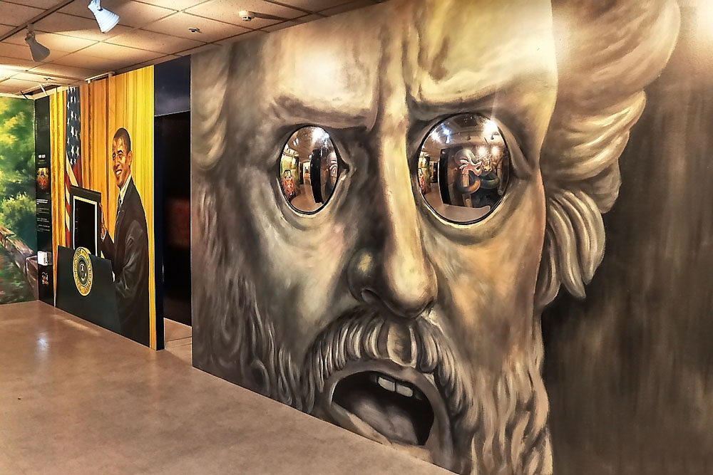 1000x667, 167 Kb / стена, рисунок, глаза, обама