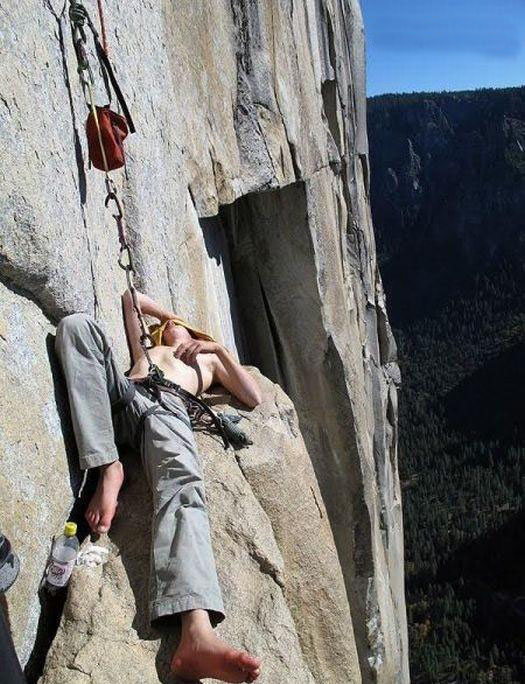 525x684, 133 Kb / скалолаз, скала, привал