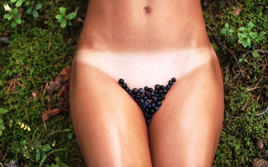 1047x653, 128 Kb / ягоды, мох, пупок, треугольник