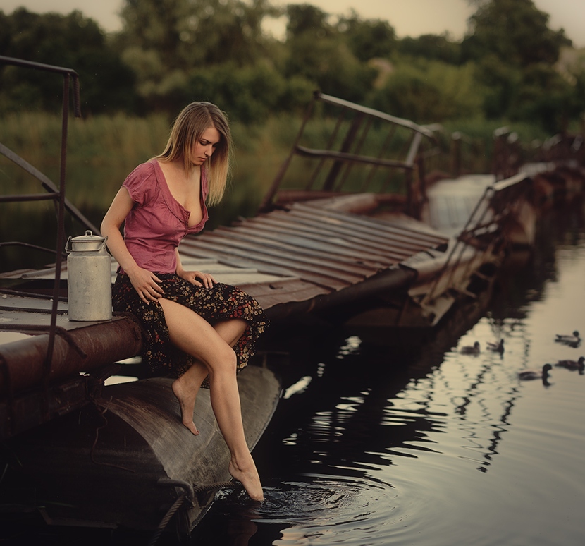 830x774, 262 Kb / мост, утки, вода, ноги, девушка