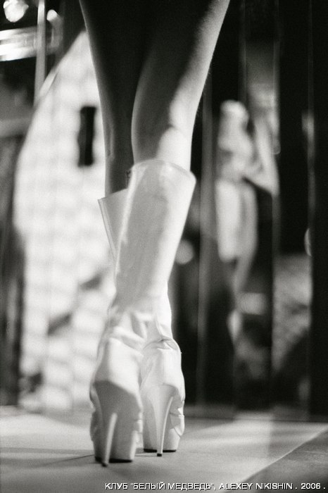 466x700, 54 Kb / ноги, сапоги, ч/б