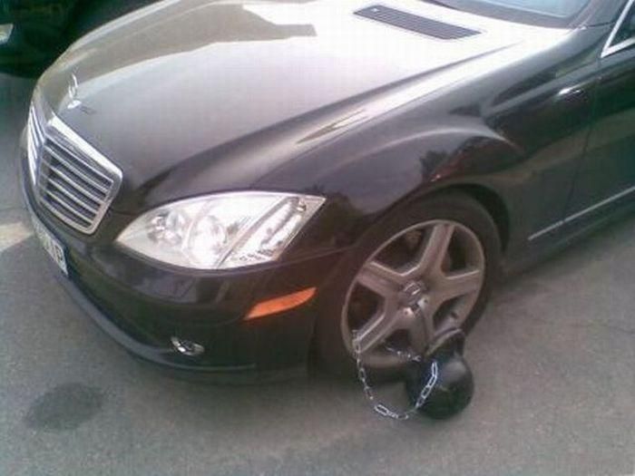 700x525, 42 Kb / Мерседес, машина, гиря, цепь, колесо, капот