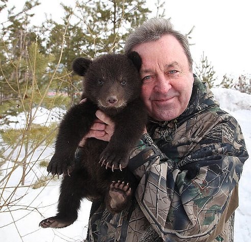 492x474, 73 Kb / клюква, медвежонок, ручки, человек, зима