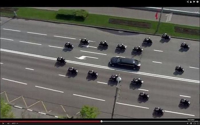 700x436, 44 Kb / кортеж, мотоциклисты, член