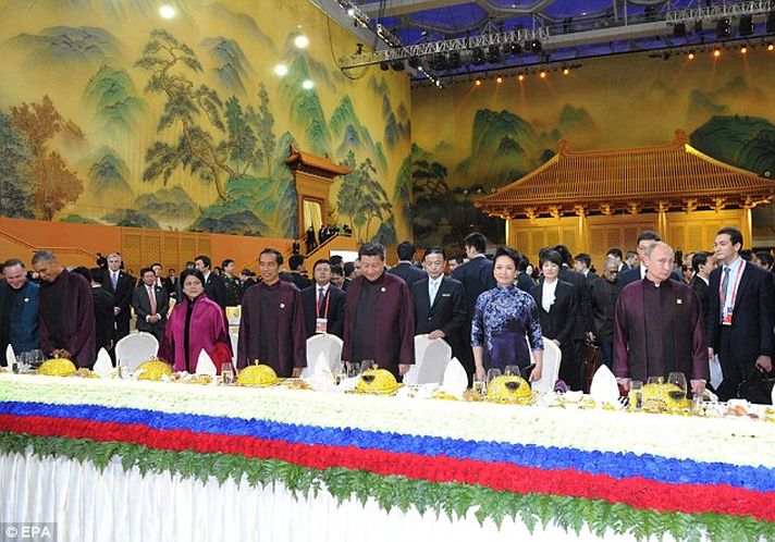 712x498, 98 Kb / саммит, атэс, флаг, цветы, путин, обама, китай, троллинг