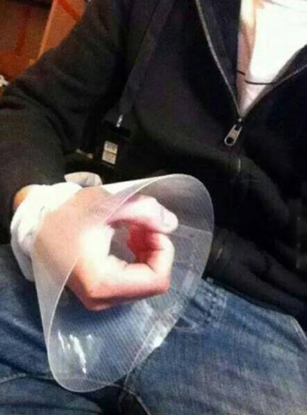 442x597, 31 Kb / Защитный, воротник, собак, рука, дрочить