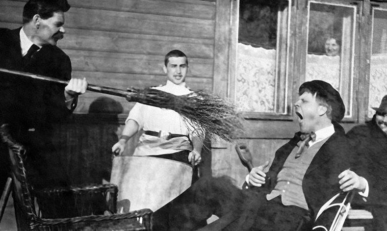 789x471, 60 Kb / горький, шаляпин, метла, ч/б