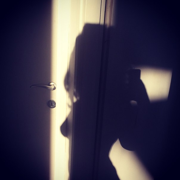 604x604, 25 Kb / тень, девушка, изящество, силуэт, селфи