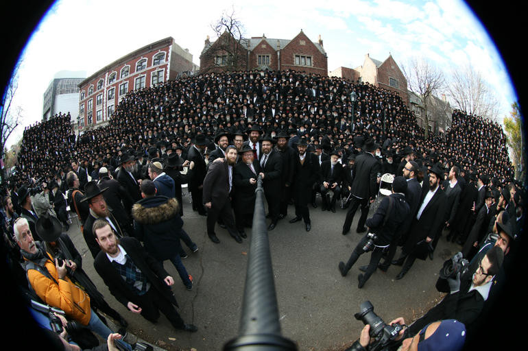 770x512, 119 Kb / Евреи, селфи, фото