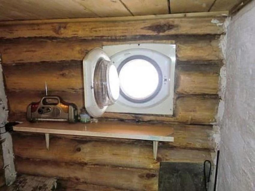 850x637, 65 Kb / Баня, окно, магнитофон, дверца, сруб, иллюминатор
