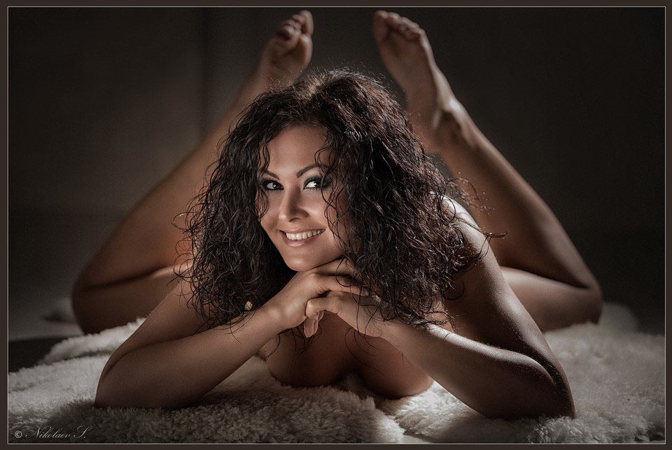 960x644, 104 Kb / Кудряшки, шкура, брюнетка