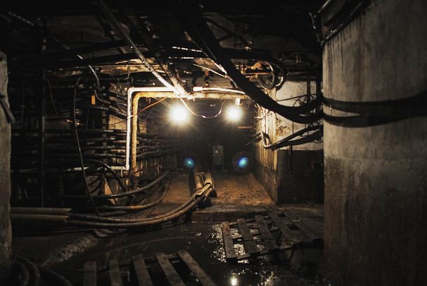 604x404, 44 Kb / Подстанция, подвал, кабель, работа