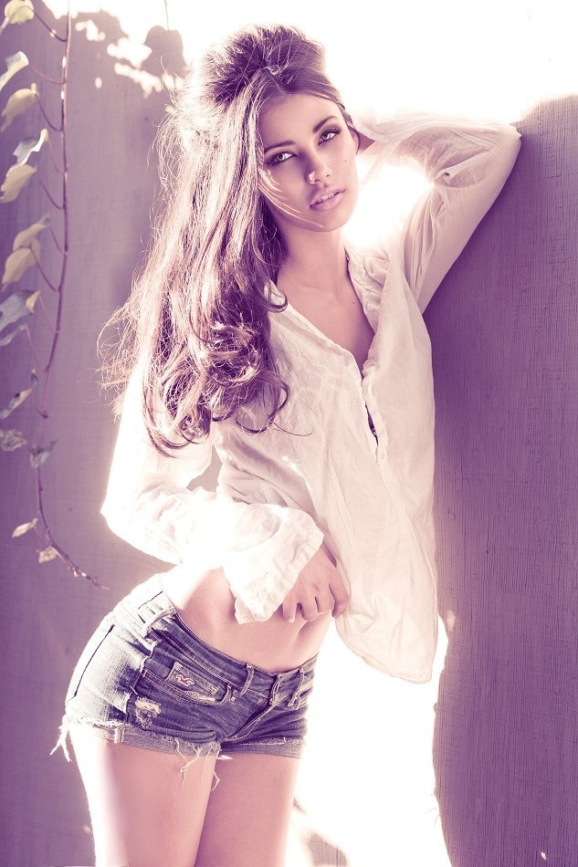 633x950, 192 Kb / губы, шорты, рубашка