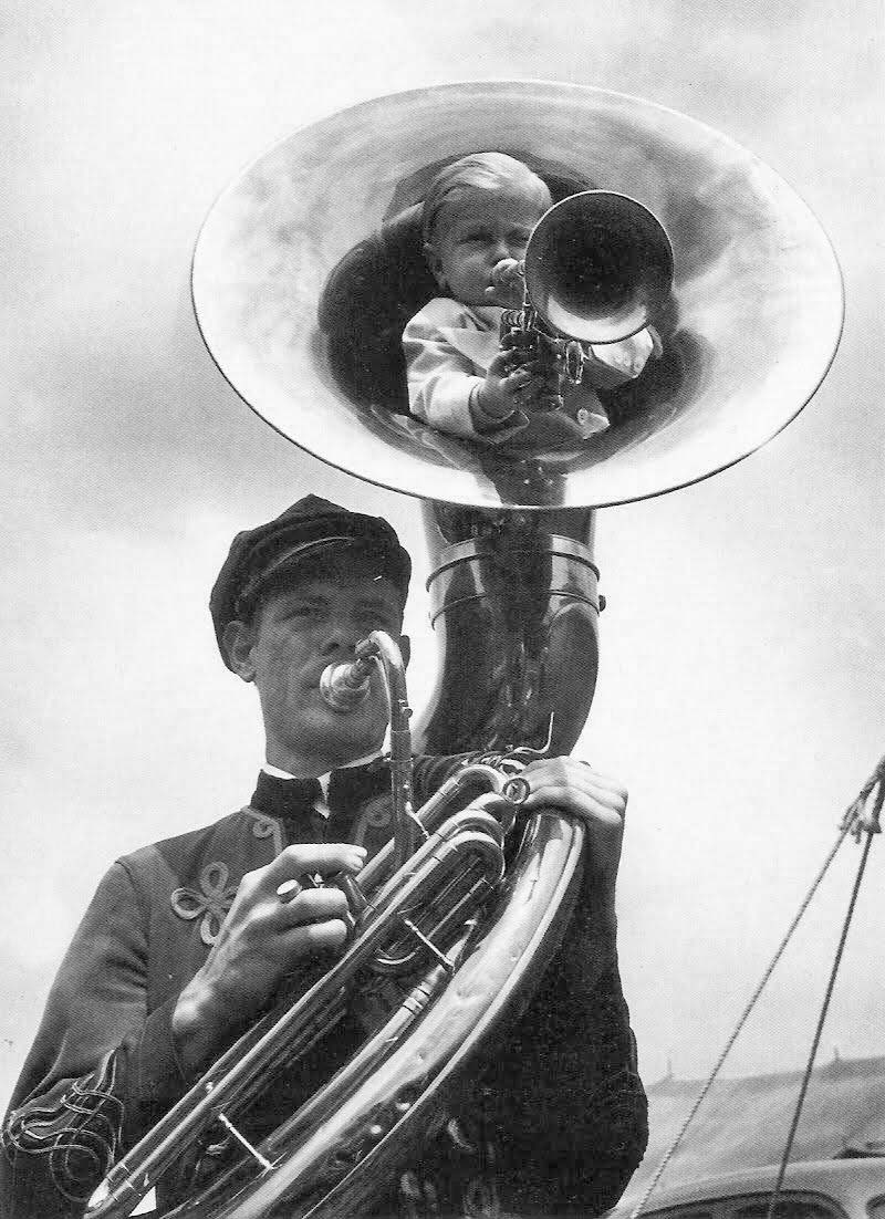 800x1102, 128 Kb / Труба, ребёнок, ч/б