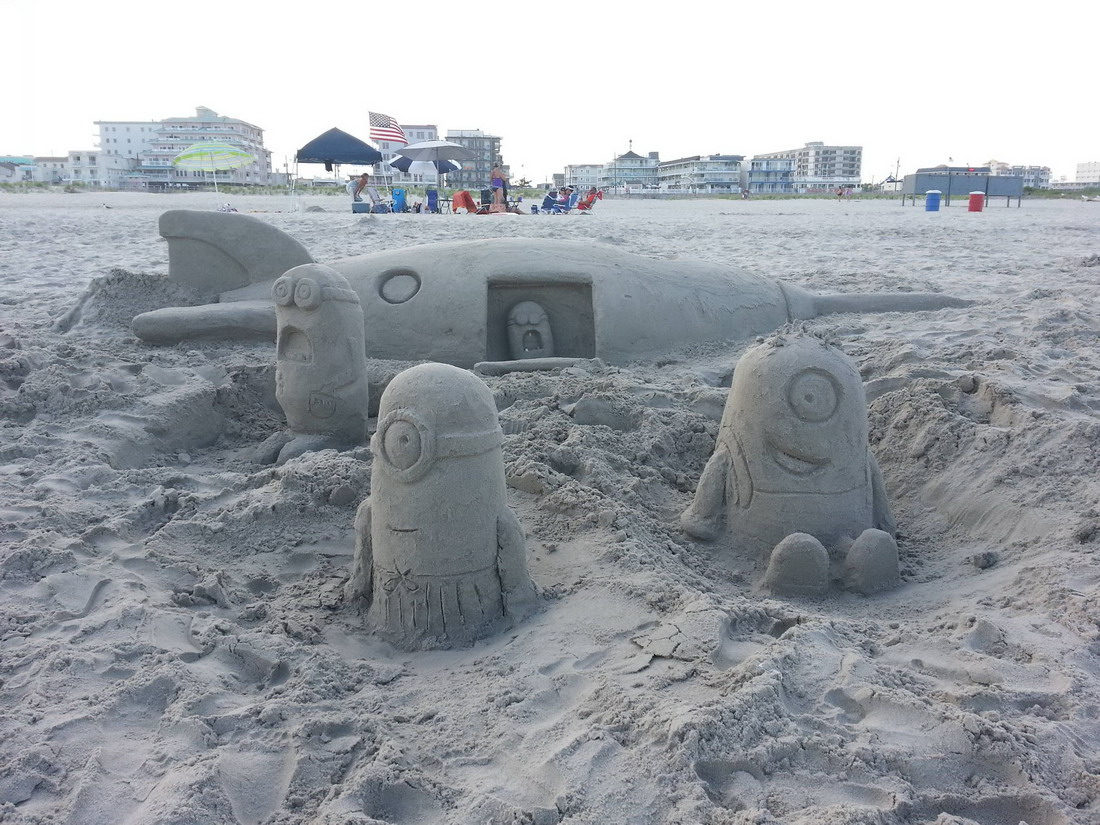 1100x825, 294 Kb / Миньоны, песок, ракета