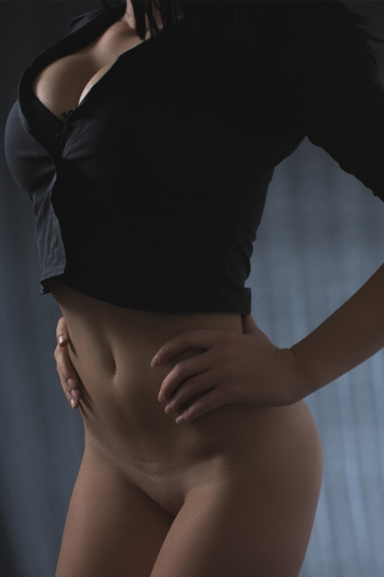 540x810, 262 Kb / рубашка, сиськи, без головы