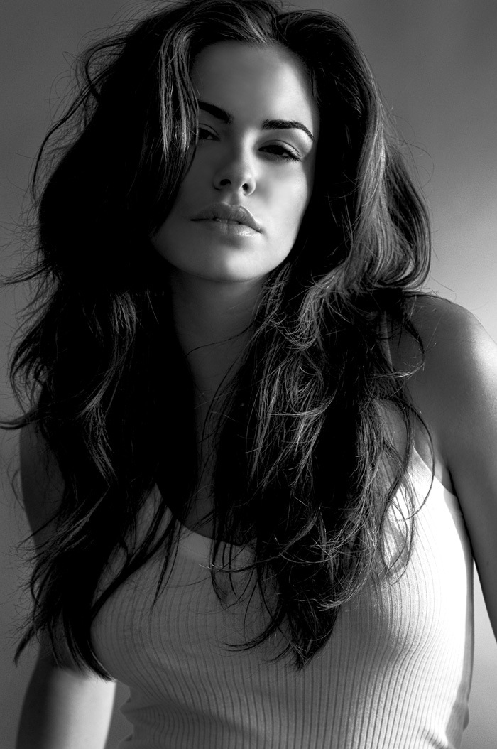 700x1054, 174 Kb / ч/б, майка, губы, волосы, грива, лицо