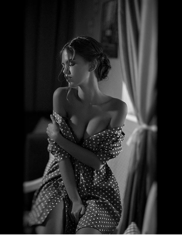 600x775, 60 Kb / ч/б, девушка, горошек, локоны