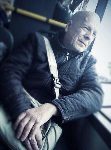 356x480, 29 Kb / Bruce Willis, Брюс Уиллис, маршрутка, показалось