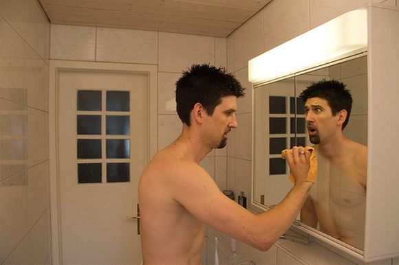 580x386, 72 Kb / отражение, паника, зеркало