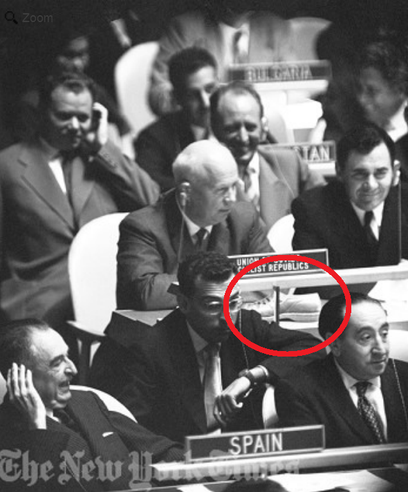 590x712, 330 Kb / Хрущев, ООН, ботинок, 1960