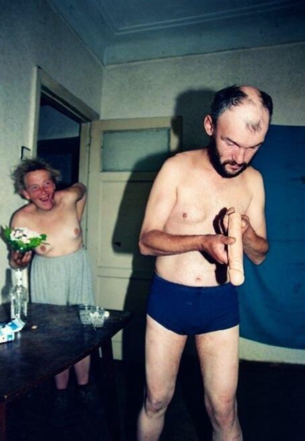 622x900, 136 Kb / мужчина, женщина, фалоимитатор, цветы