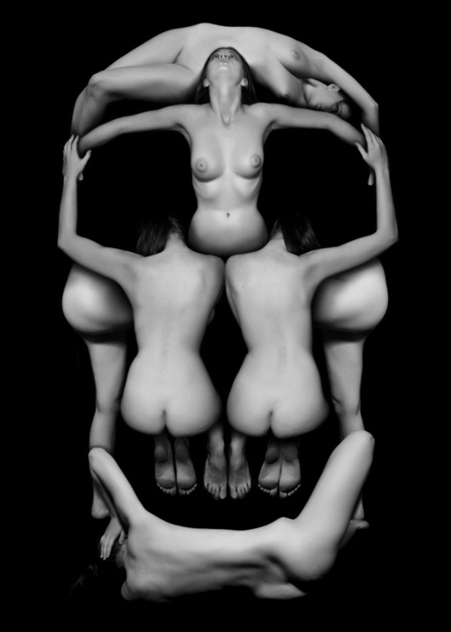 500x700, 88 Kb / череп, ч/б, сиськи, женщины, голые