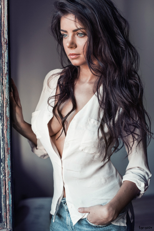 533x800, 286 Kb / брюнетка, рубашка,, джинсы, тарасов, tarasov, девушка
