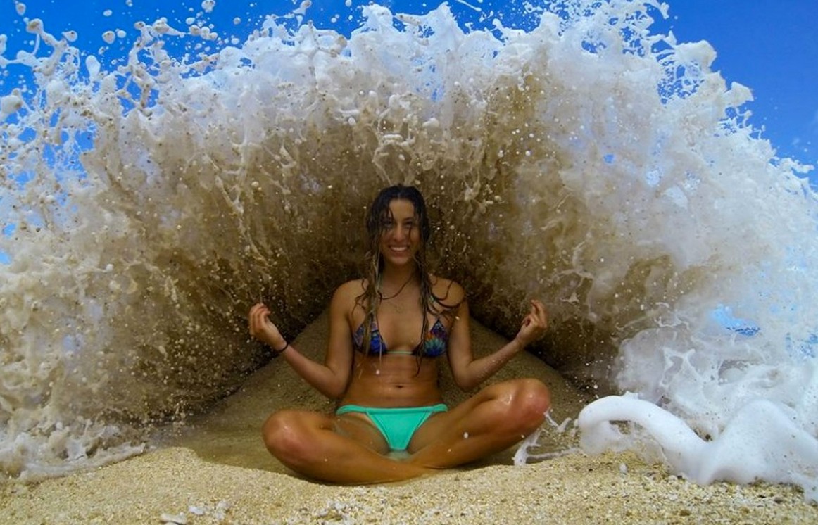 1162x746, 209 Kb / море, песок, йога, брызги