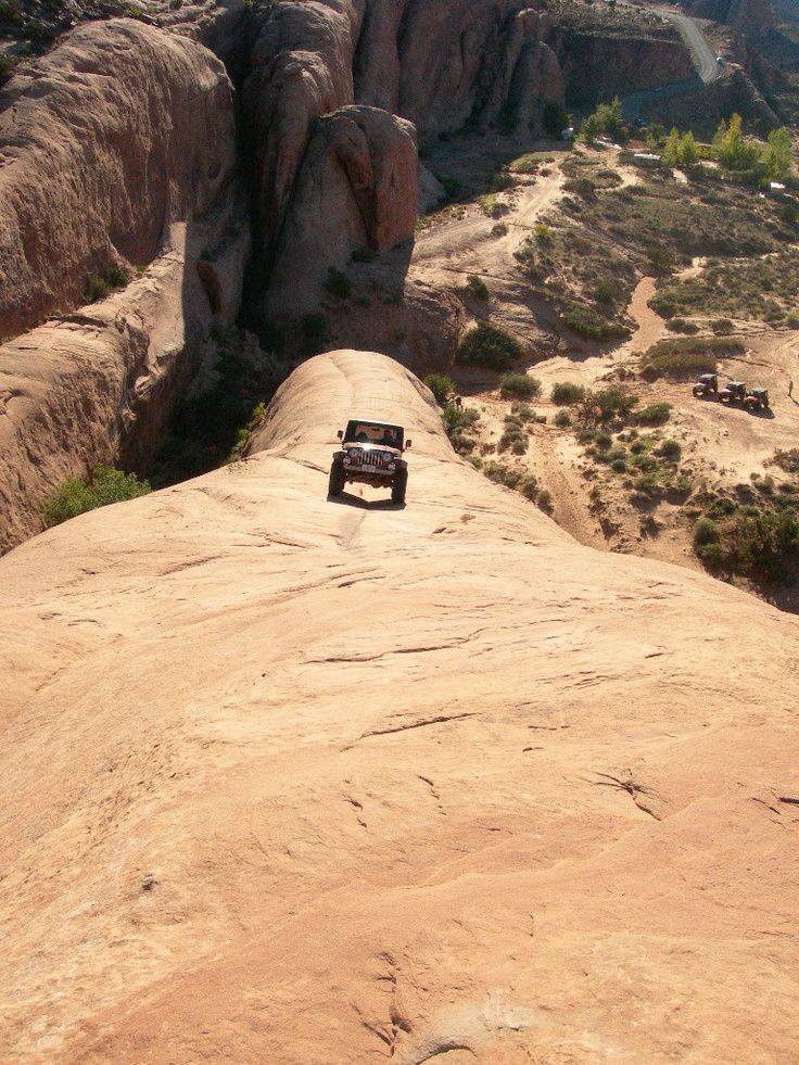 736x981, 149 Kb / джип, скала, ракурс