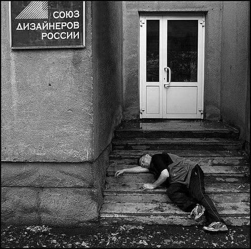 500x496, 80 Kb / союз, дизайнеры, лестница, вход, пьяный