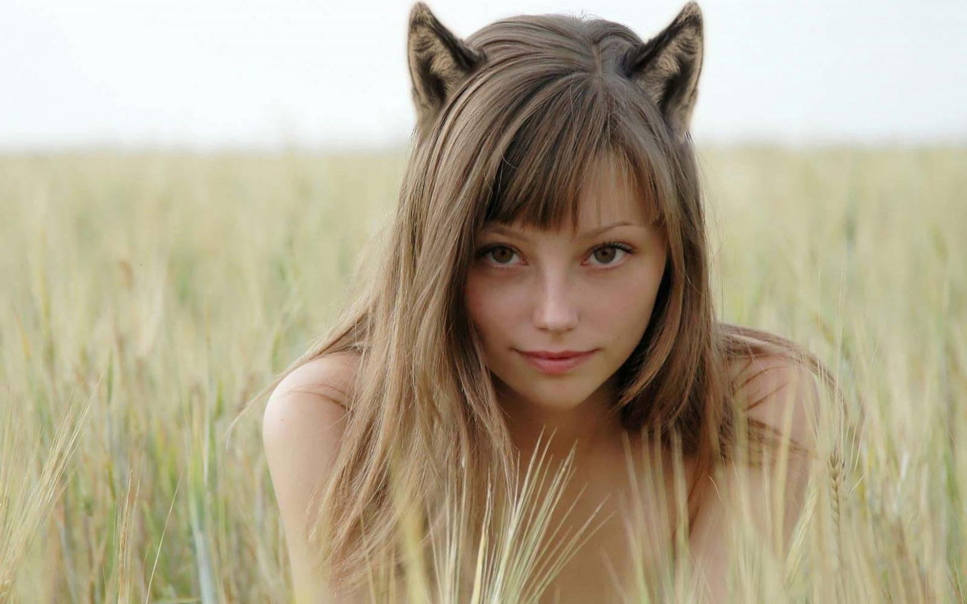 1920x1200, 166 Kb / Девушка, ушки, поле, пшеница