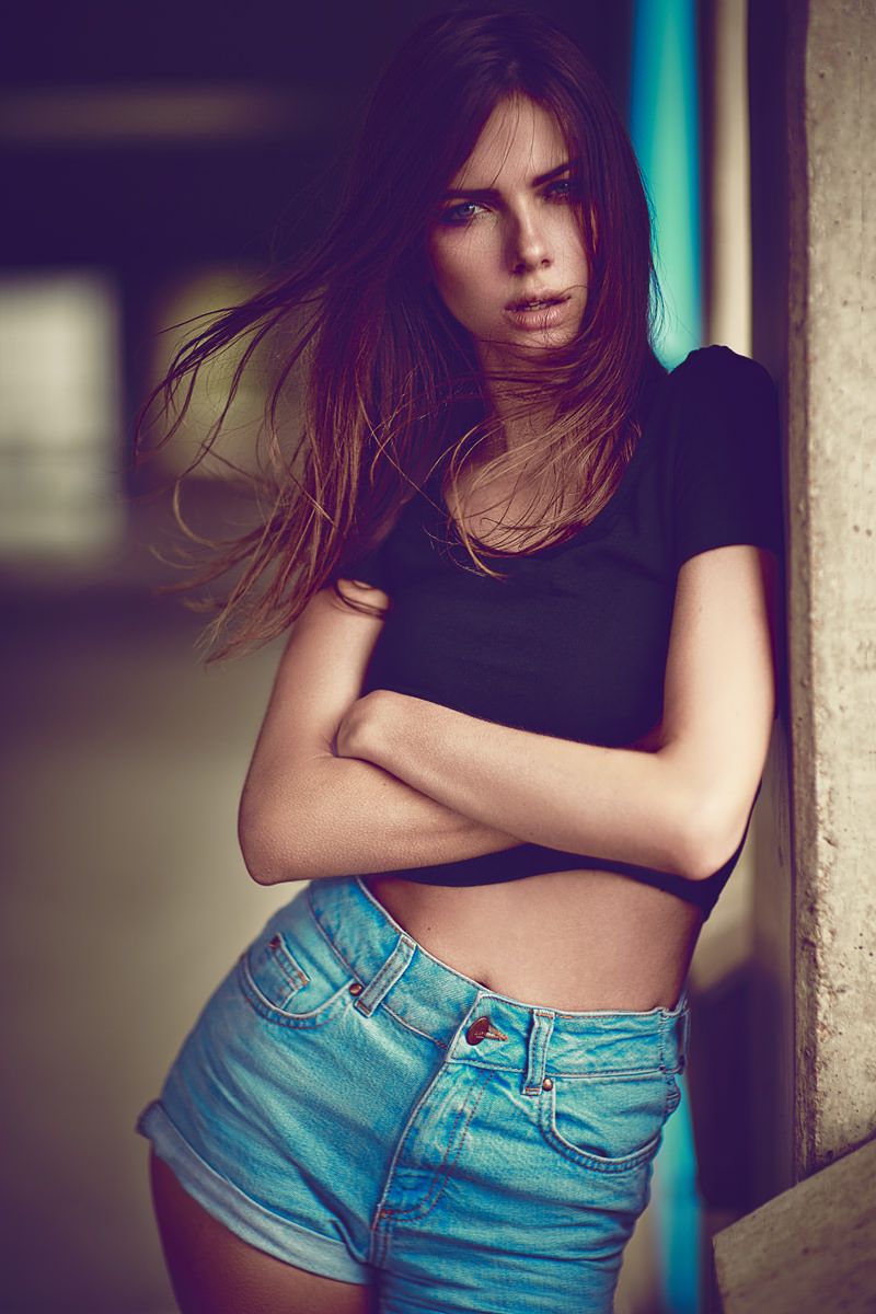 800x1200, 260 Kb / Alexandra I, Yannick, Desmet, девушка, джинсовые, шорты