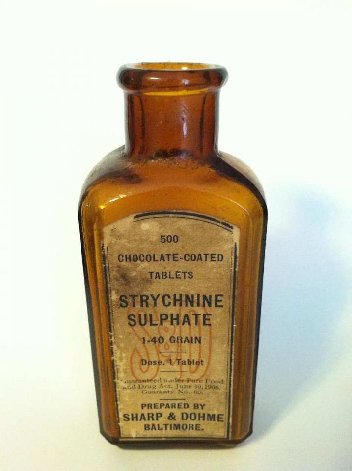 717x960, 87 Kb / бутылек, яд, таблетки