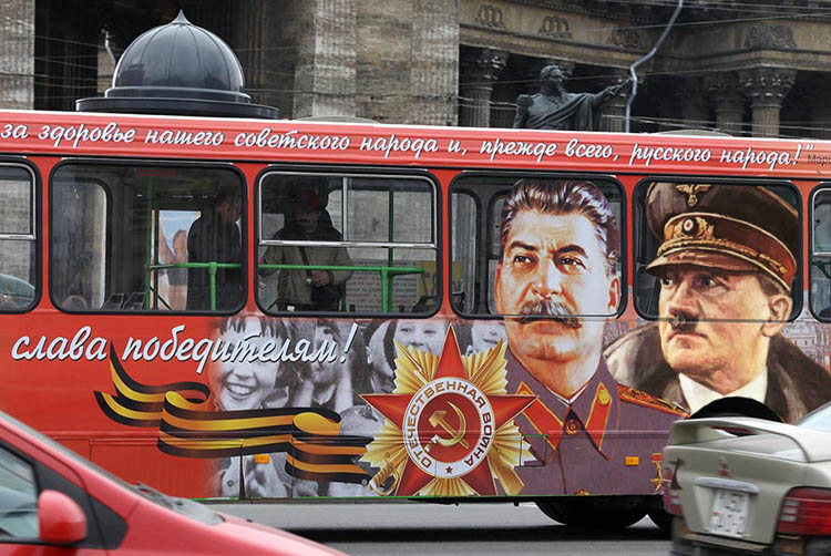 750x502, 135 Kb / автобус, сталин, гитлер, вов