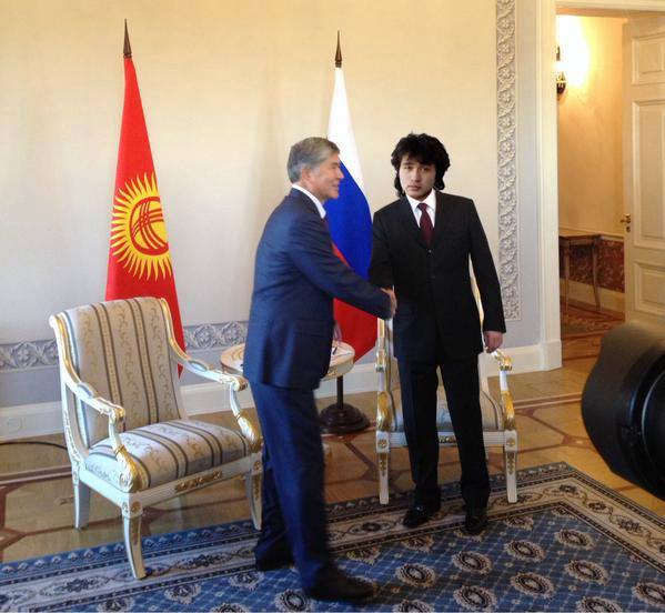 599x552, 47 Kb / цой, жив, политота