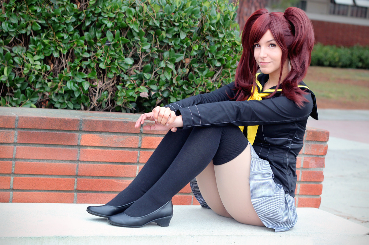 1205x800, 338 Kb / Стена, Хвосты, косплей, юбка, гольфы, бёдра, улыбка