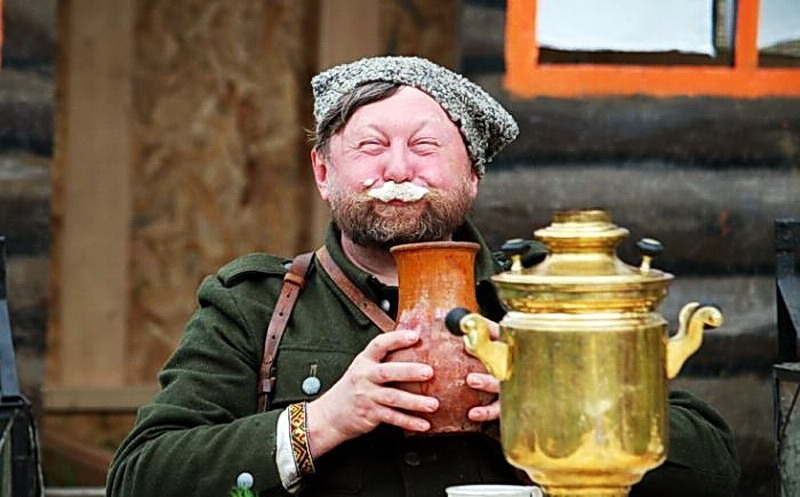 800x497, 94 Kb / самовар, крынка, усы, улыбка